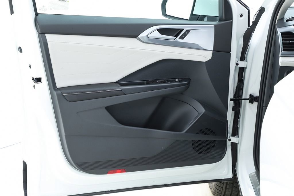 New 2026 Volkswagen Taos SEL image 18