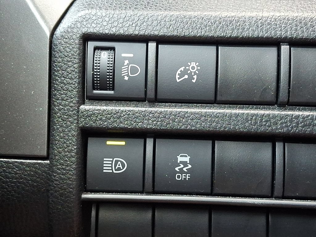 Certified 2024 Toyota Tacoma SR5 AWD/4WD image 22