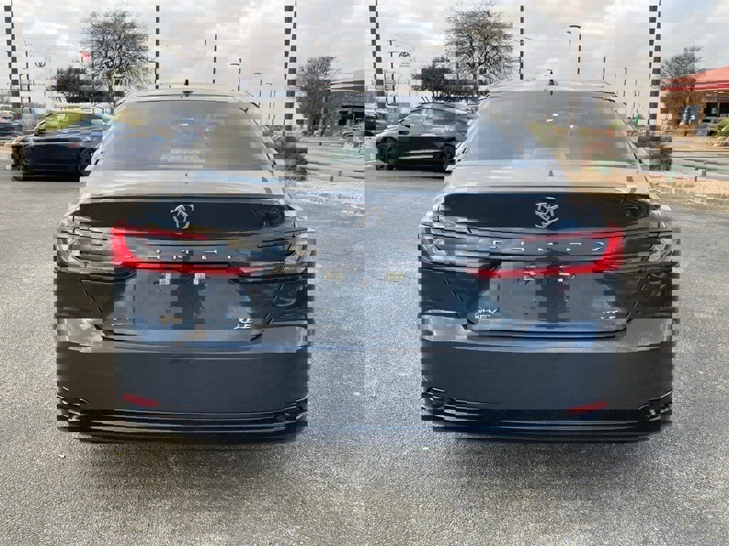 Used 2025 Toyota Camry XLE image 6