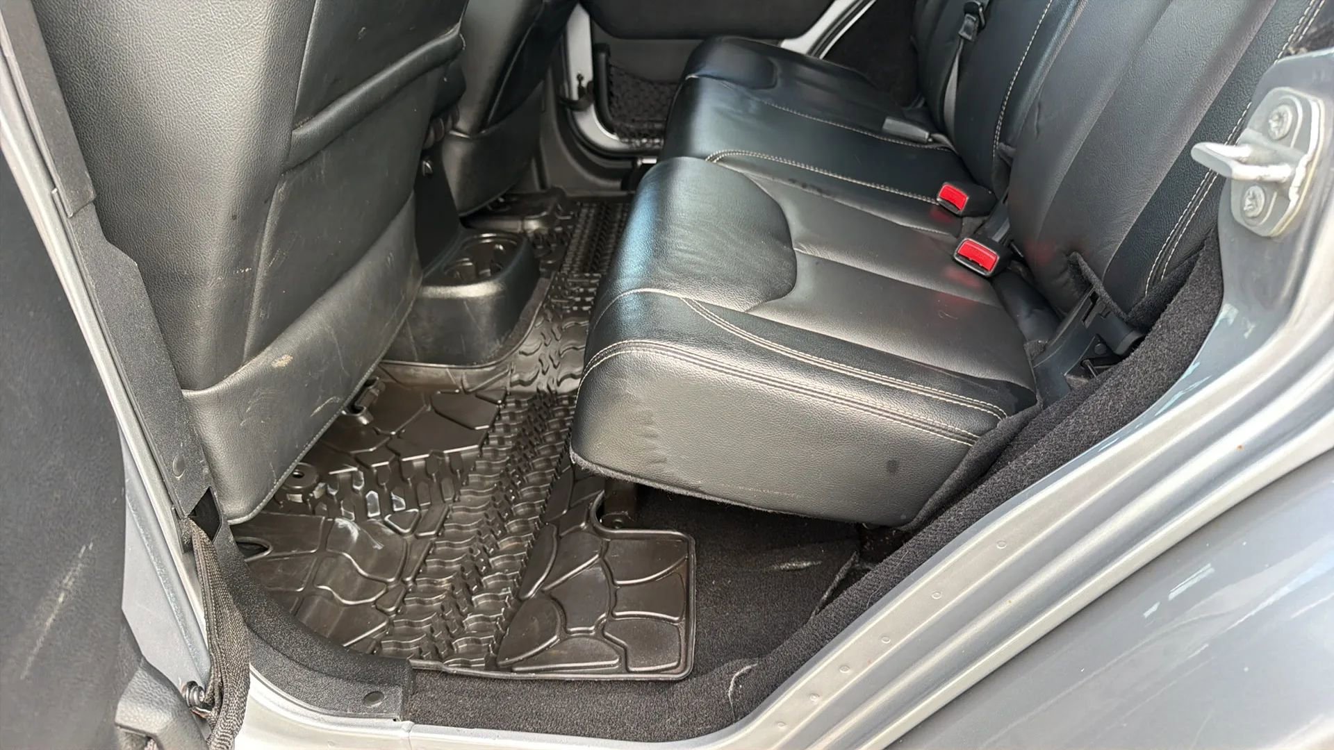 Used 2016 Jeep Wrangler Unlimited Rubicon image 35