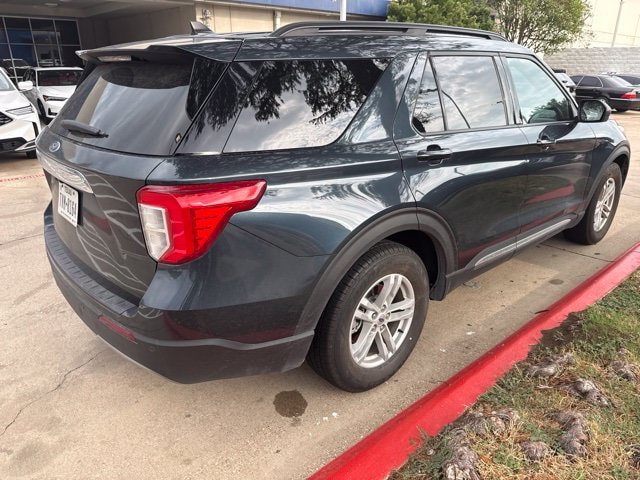 Used 2023 Ford Explorer XLT w/ Equipment Group 202A RWD image 4