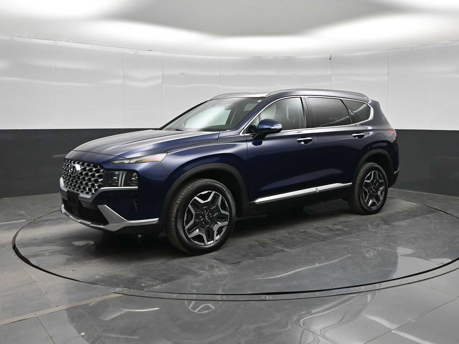 Used 2023 Hyundai Santa Fe Limited w/ Cargo Package AWD/4WD image 4