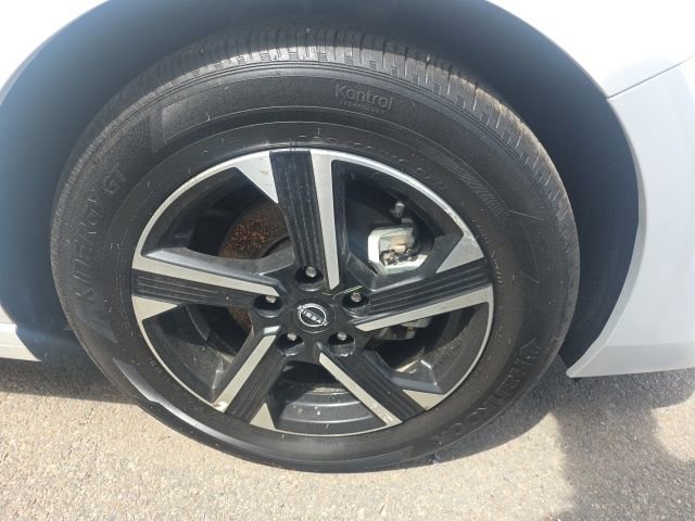 Used 2025 Nissan Sentra SV image 4