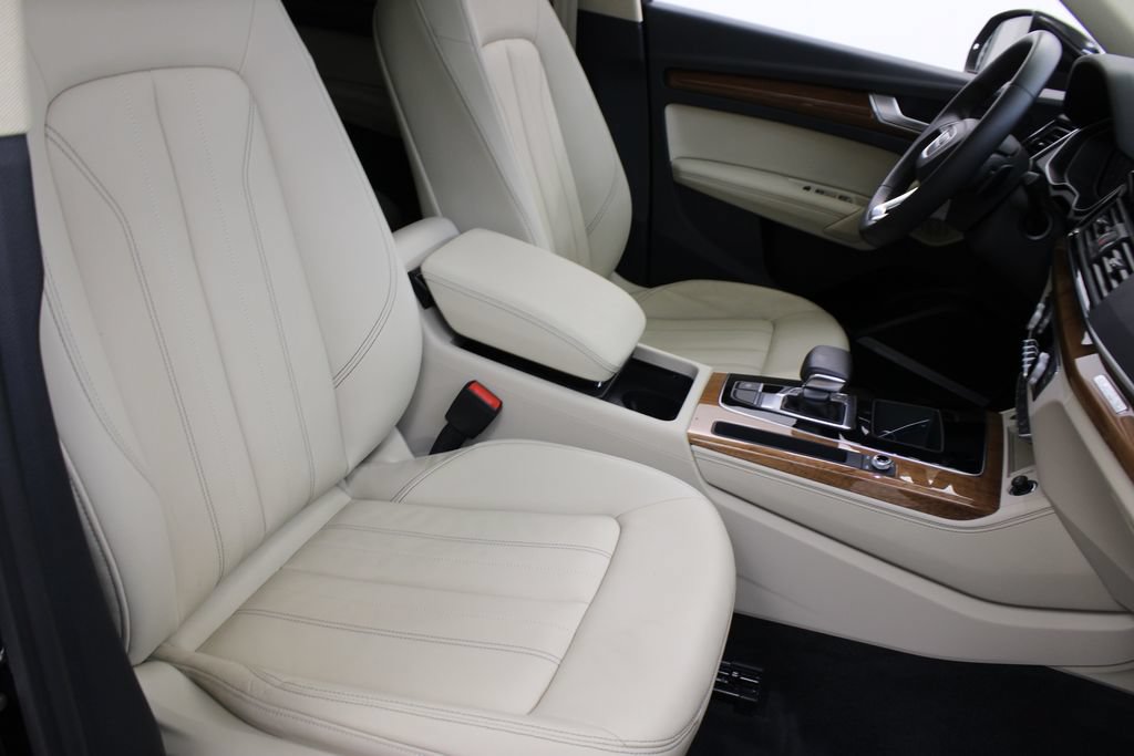 Used 2022 Audi Q5 2.0T Premium Plus w/ Premium Plus Package AWD/4WD image 25