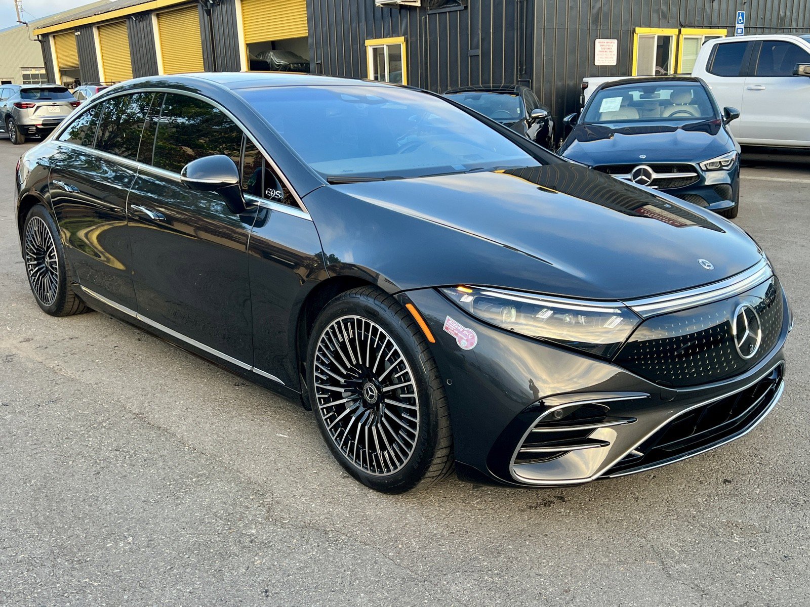 Used 2022 Mercedes-Benz EQS 580 4MATIC Sedan image 3