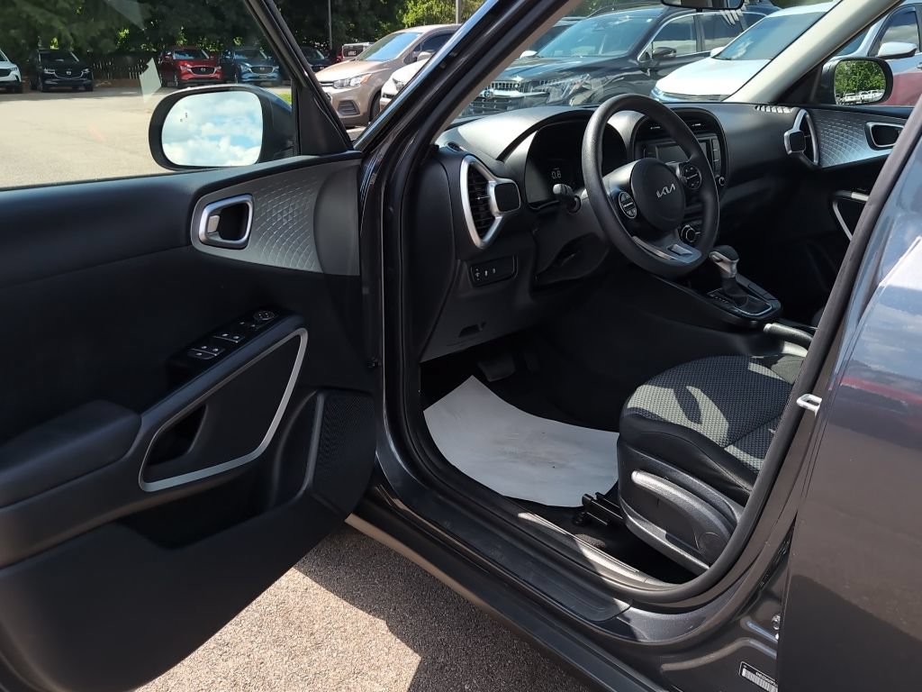 Used 2023 Kia Soul LX w/ Option Group 015 FWD image 14
