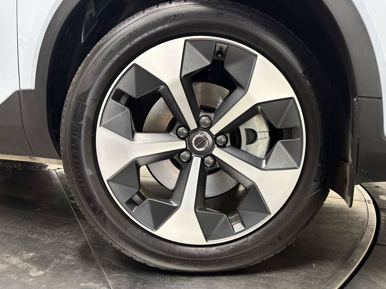 Used 2026 Volvo XC40 B5 Plus AWD/4WD image 11