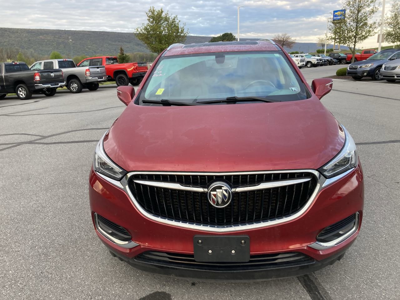 Used 2020 Buick Enclave Essence w/ Sound and Sites Package AWD/4WD image 2