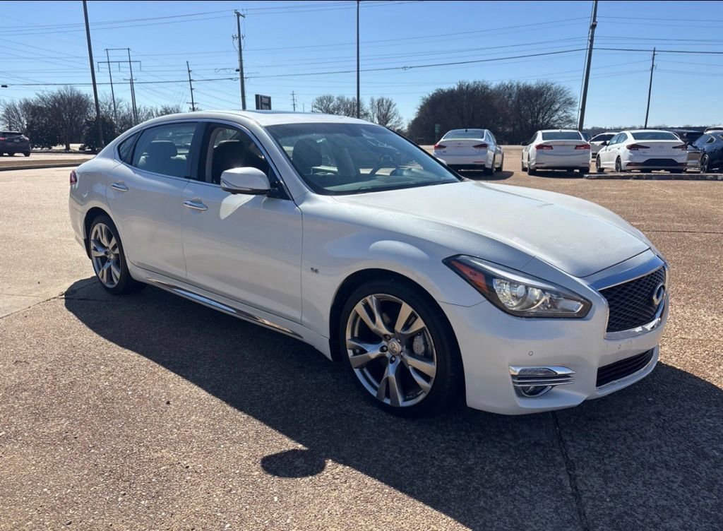 Used 2019 INFINITI Q70 L 5.6 w/ Sensory Package image 1