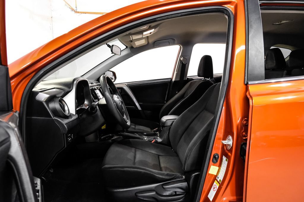 Used 2016 Toyota RAV4 LE FWD image 4
