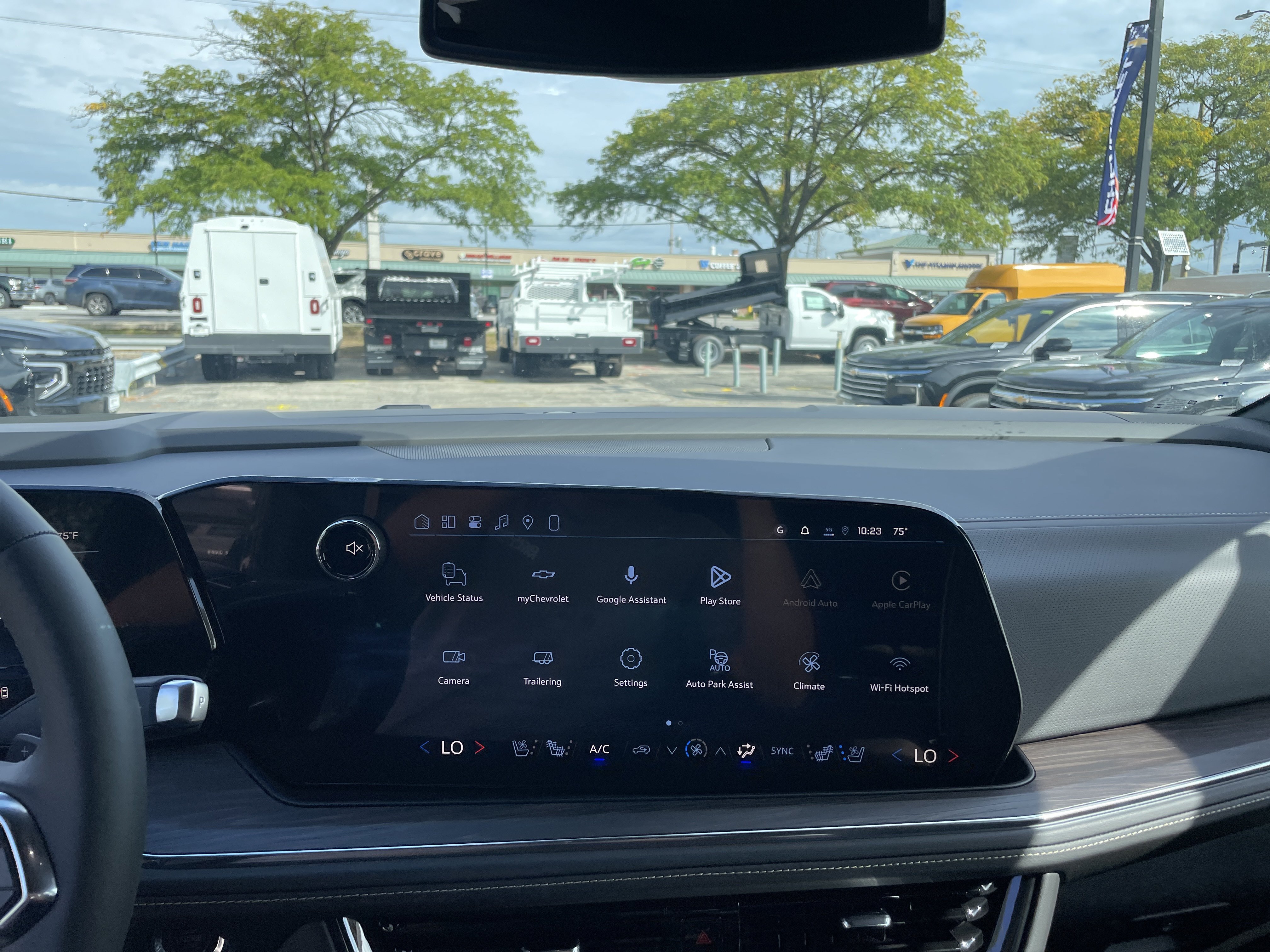 New 2026 Chevrolet Suburban Premier w/ Sun And Tow Package AWD/4WD image 21
