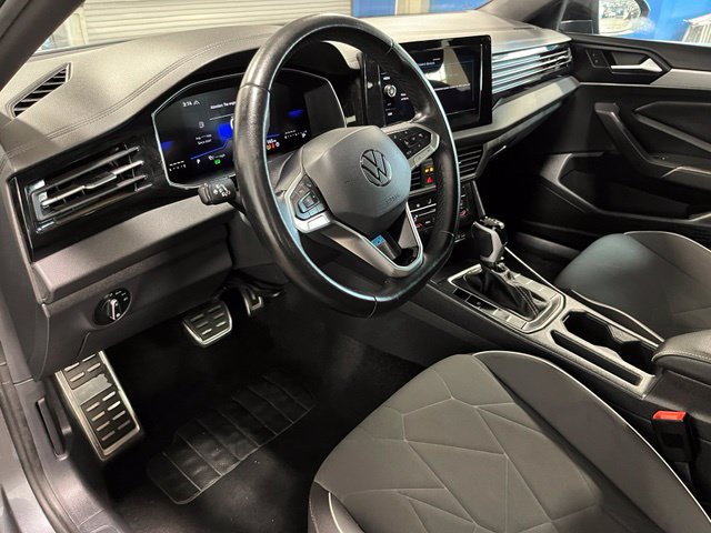Used 2025 Volkswagen Jetta Sport FWD image 18