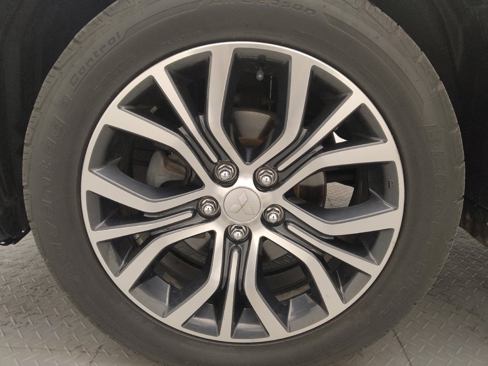 Used 2018 Mitsubishi Outlander ES image 31