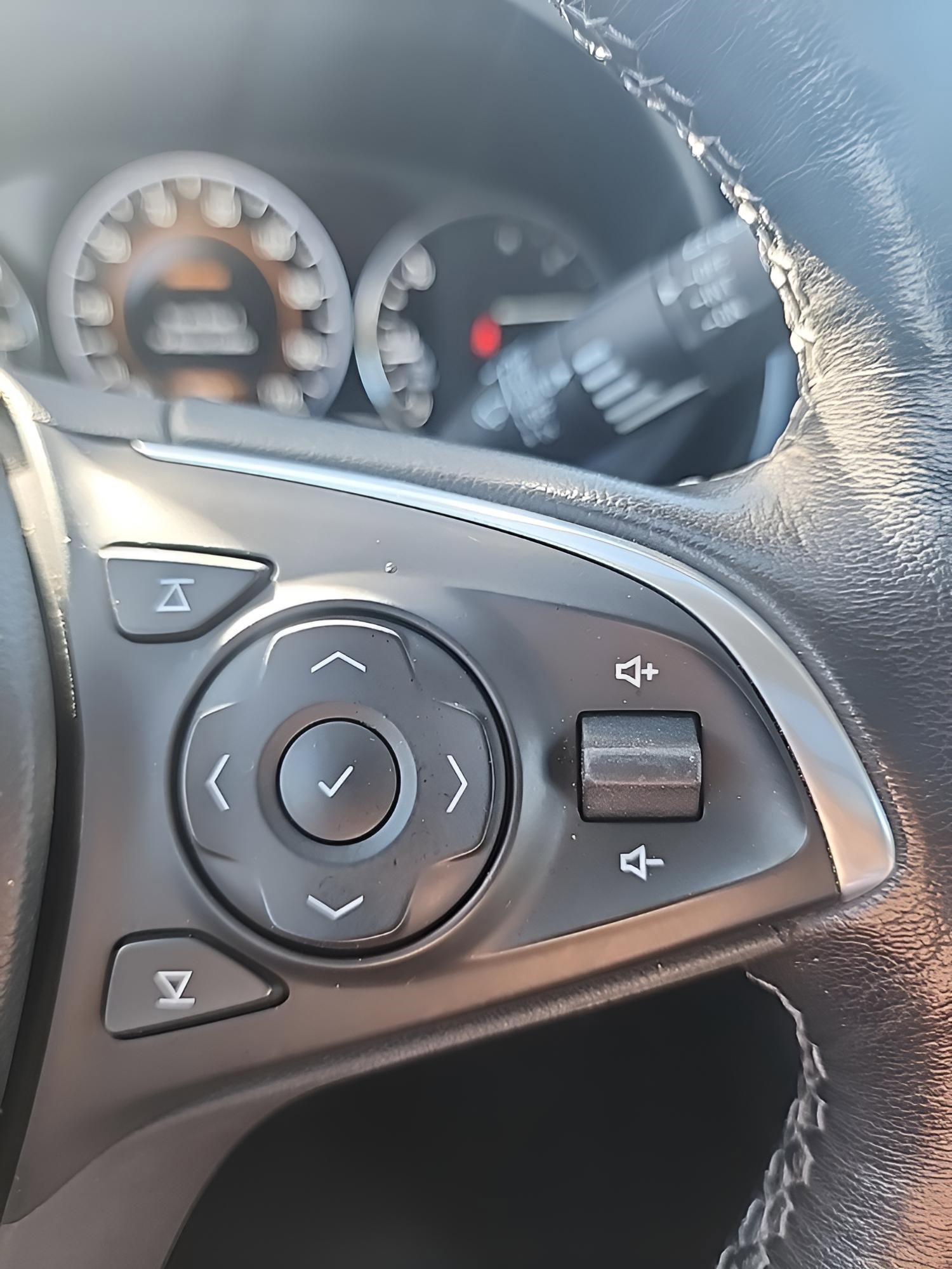 Used 2019 Buick Envision Premium w/ Driver Confidence Package image 18