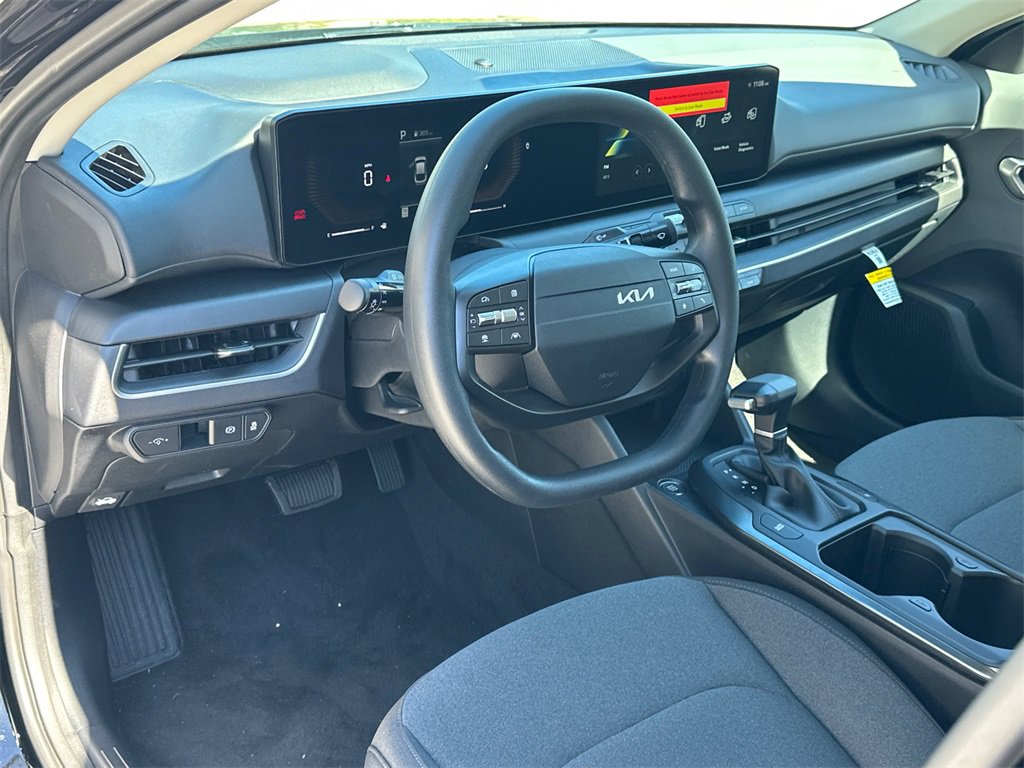 New 2025 Kia K4 LX image 12