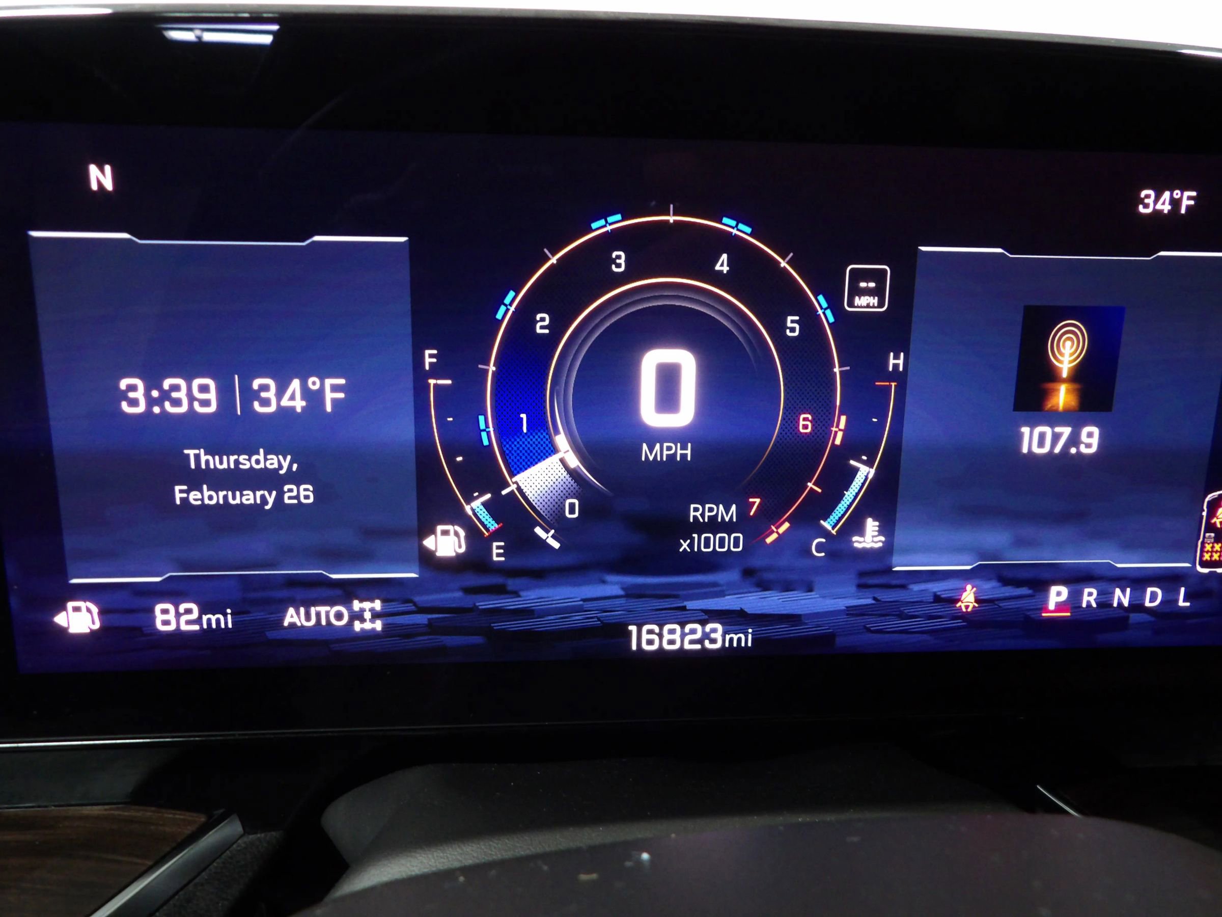 Used 2025 Chevrolet Suburban Z71 image 31