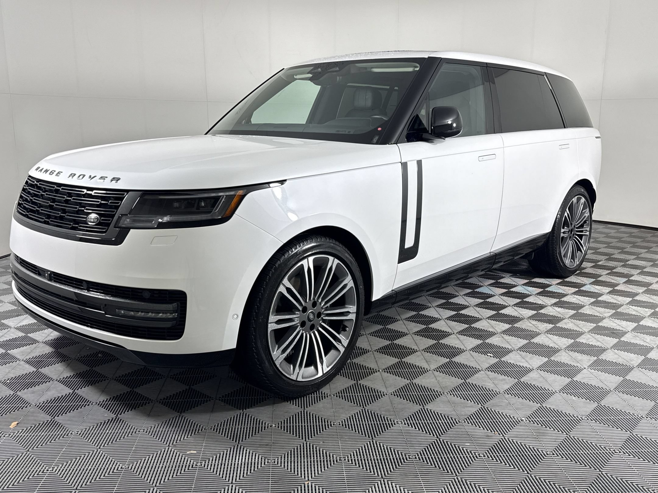 Used 2024 Land Rover Range Rover Long Wheelbase SE AWD/4WD video 1