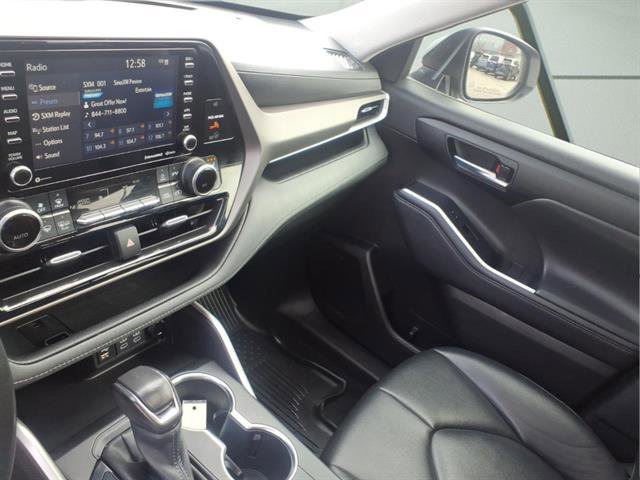 Used 2022 Toyota Highlander XLE image 21