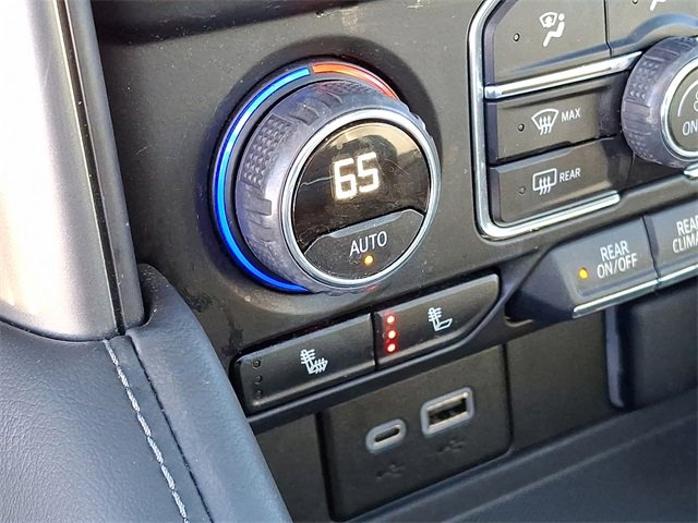 Used 2024 Chevrolet Suburban Z71 w/ Luxury Package image 19