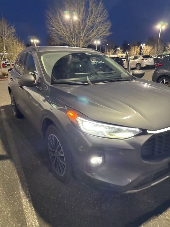 Used 2023 Ford Escape SE w/ PHEV Premium Package image 2