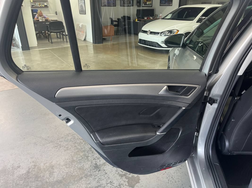 Used 2015 Volkswagen Golf TDI S FWD image 40