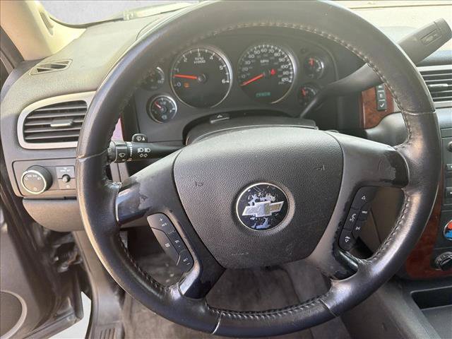 Used 2010 Chevrolet Suburban LT w/ Luxury Package RWD image 12