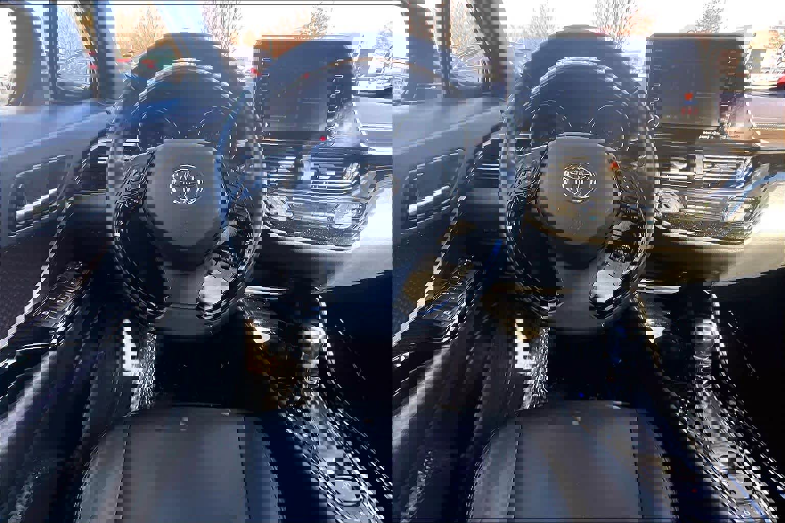 Used 2019 Toyota C-HR Limited image 6