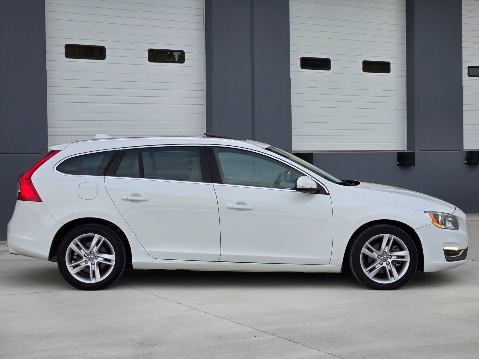 Used 2015 Volvo V60 T5 Premier image 9