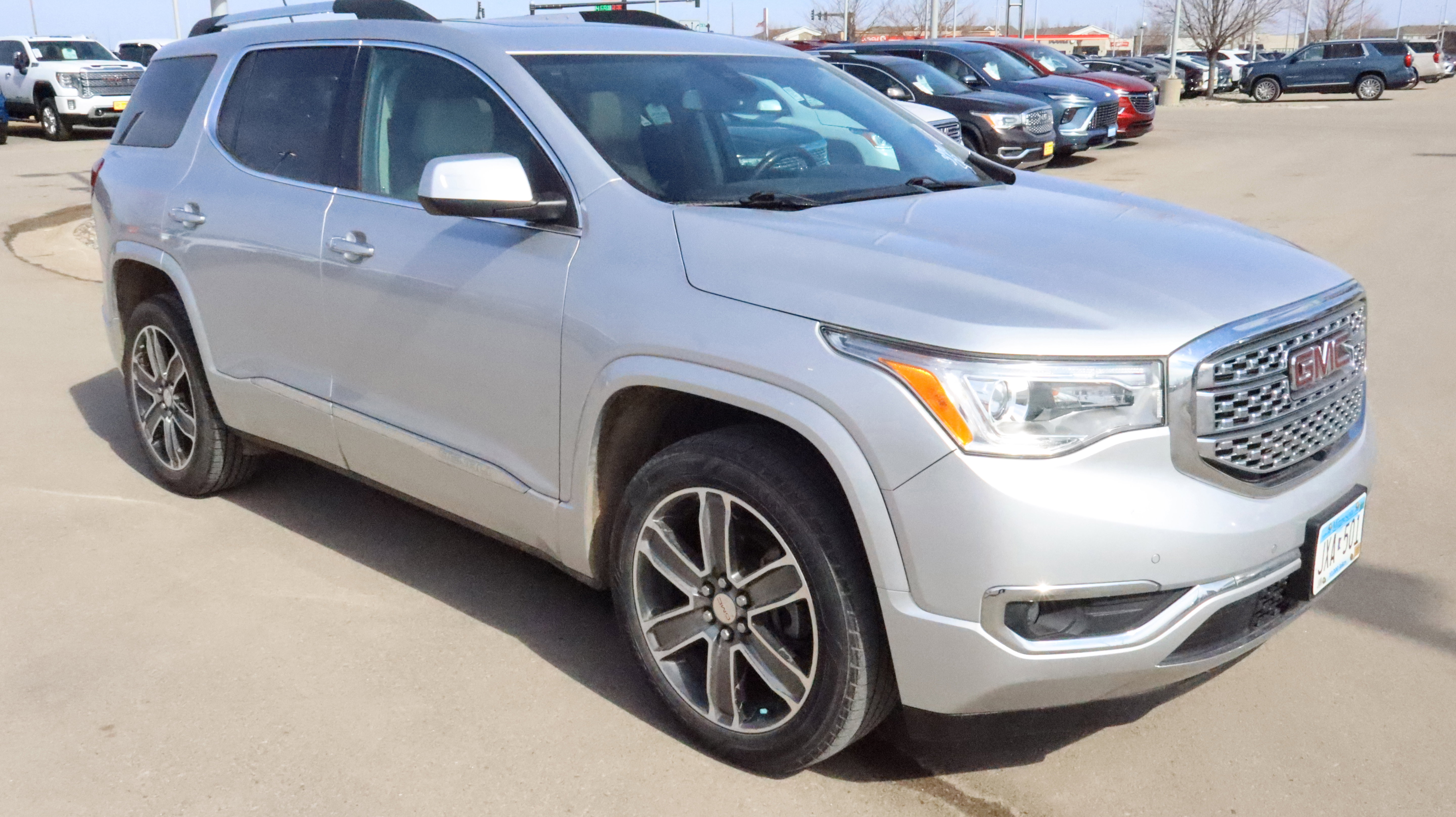 Used 2018 GMC Acadia Denali w/ Technology Package AWD/4WD image 8