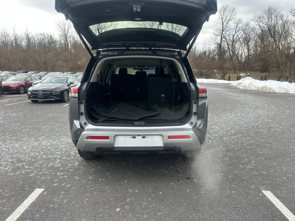Used 2025 Nissan Pathfinder SL image 11