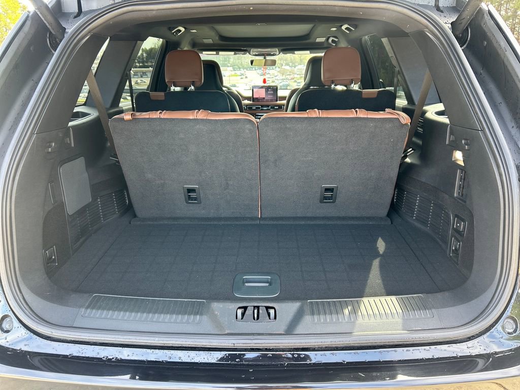 Certified 2023 Lincoln Aviator Reserve w/ Equipment Group 201A image 18