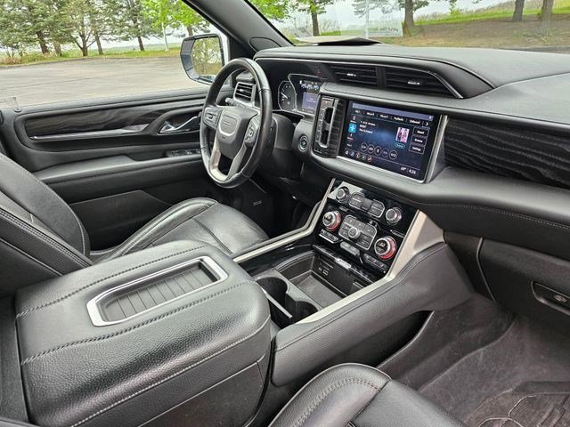 Used 2021 GMC Yukon XL Denali w/ Denali Premium Package AWD/4WD image 14