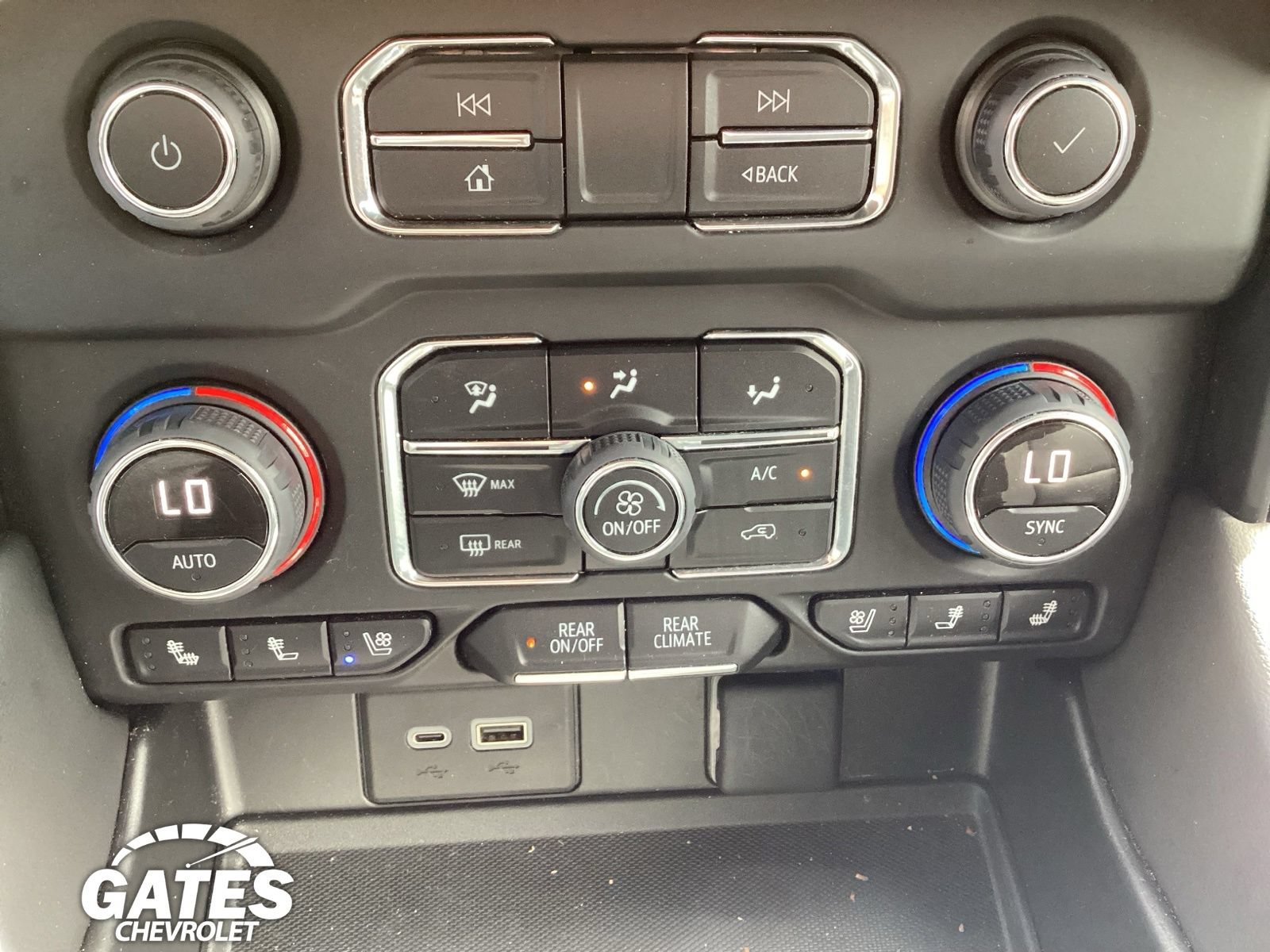 Used 2024 Chevrolet Tahoe Premier AWD/4WD image 22