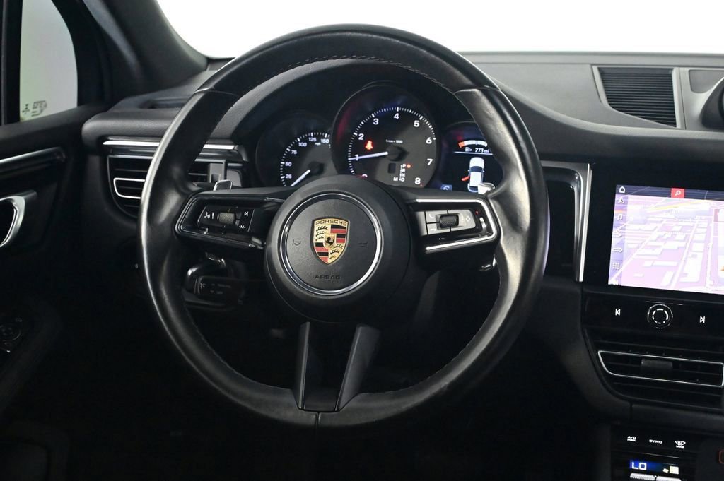 Certified 2022 Porsche Macan AWD/4WD image 12