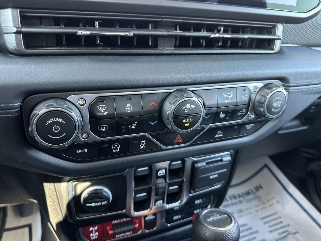 Used 2025 Jeep Gladiator Mojave w/ Convenience Group AWD/4WD image 18