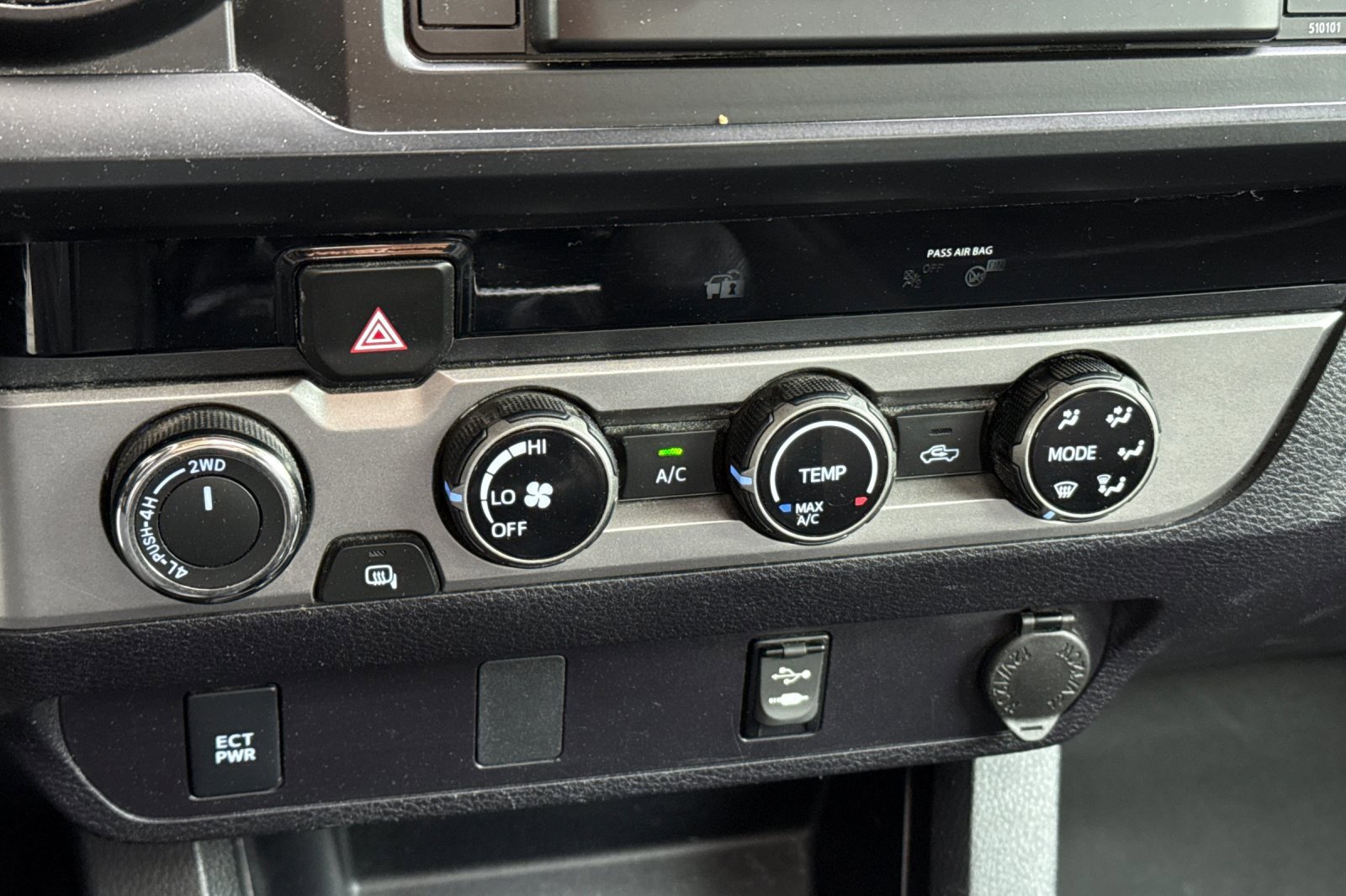 Used 2018 Toyota Tacoma SR image 24