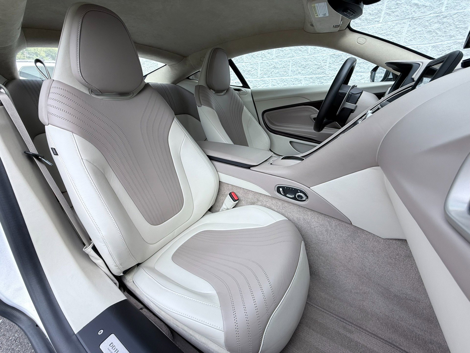Used 2017 Aston Martin DB11 V12 image 40