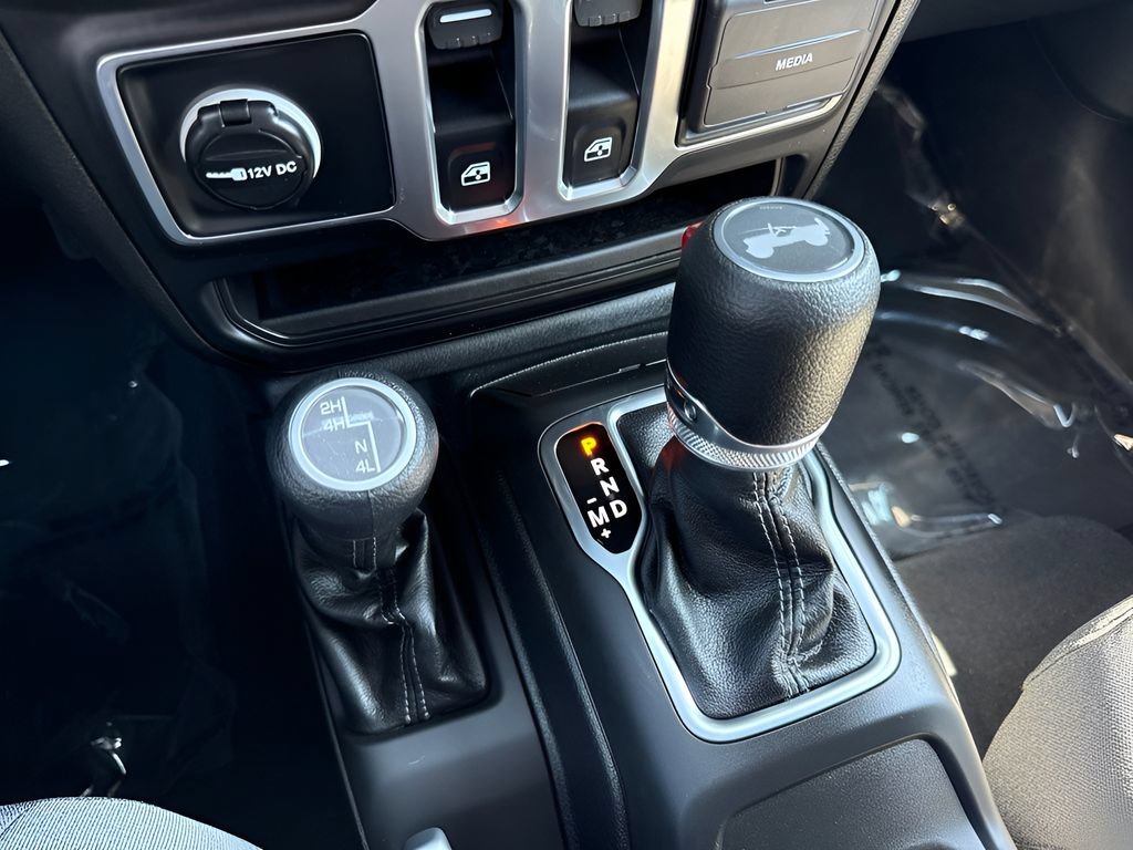 Used 2025 Jeep Wrangler Sport AWD/4WD image 11