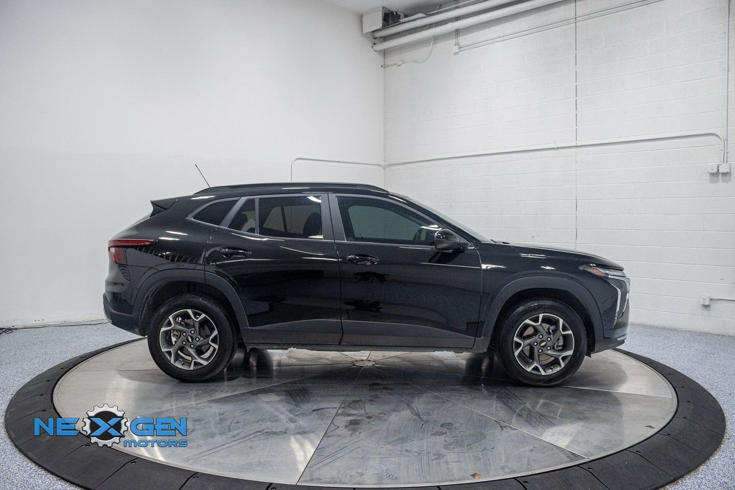 Used 2025 Chevrolet Trax LT w/ Driver Confidence Package image 8