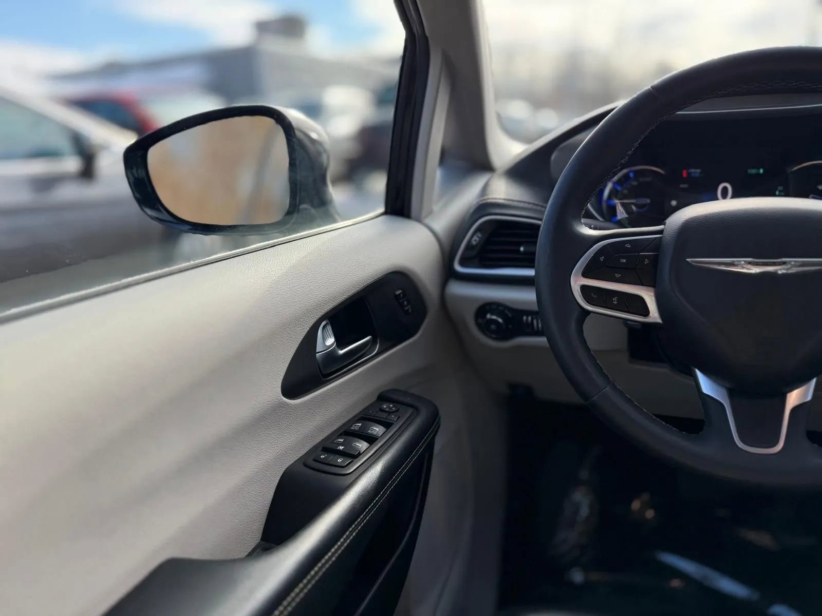 Used 2022 Chrysler Pacifica Touring-L image 22