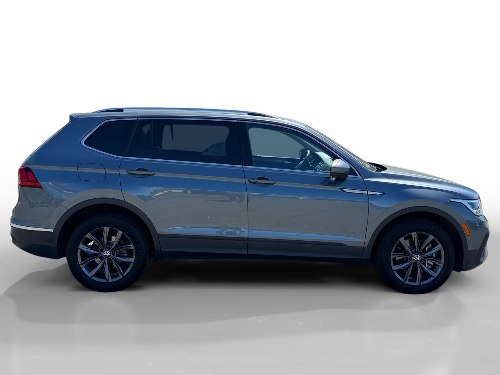 Certified 2022 Volkswagen Tiguan SE image 6