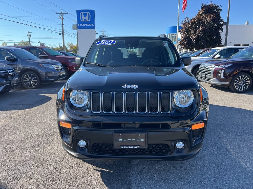 Used 2023 Jeep Renegade Latitude w/ Premium Group image 8