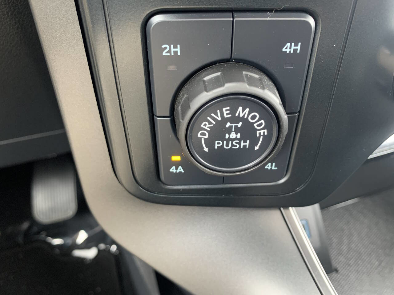 Used 2024 Ford F150 Lariat image 19