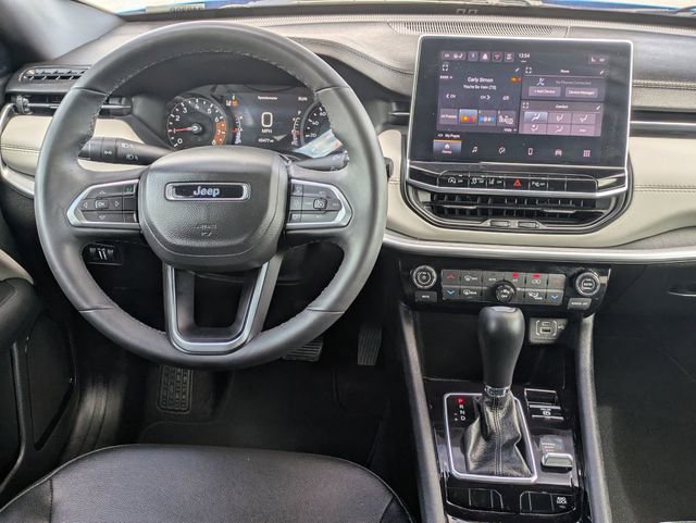 Used 2025 Jeep Compass Limited AWD/4WD image 30