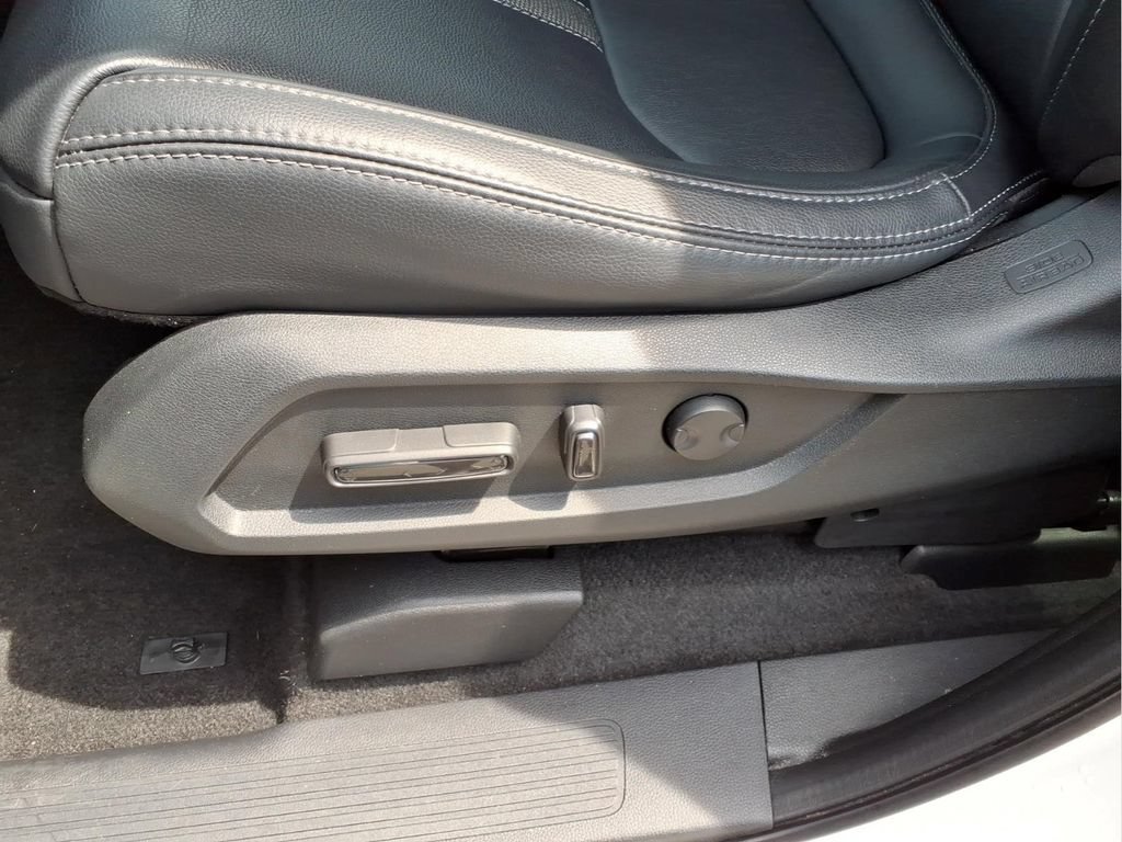 Used 2023 Honda Pilot Touring image 16