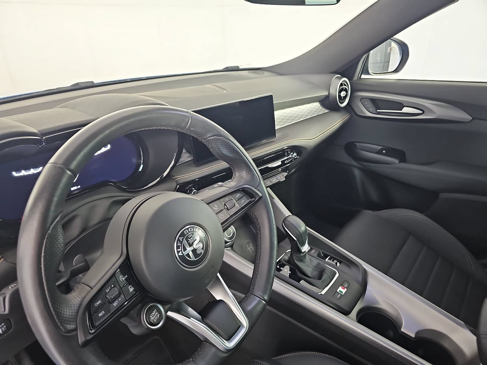 Used 2024 Alfa Romeo Tonale Ti AWD/4WD image 16