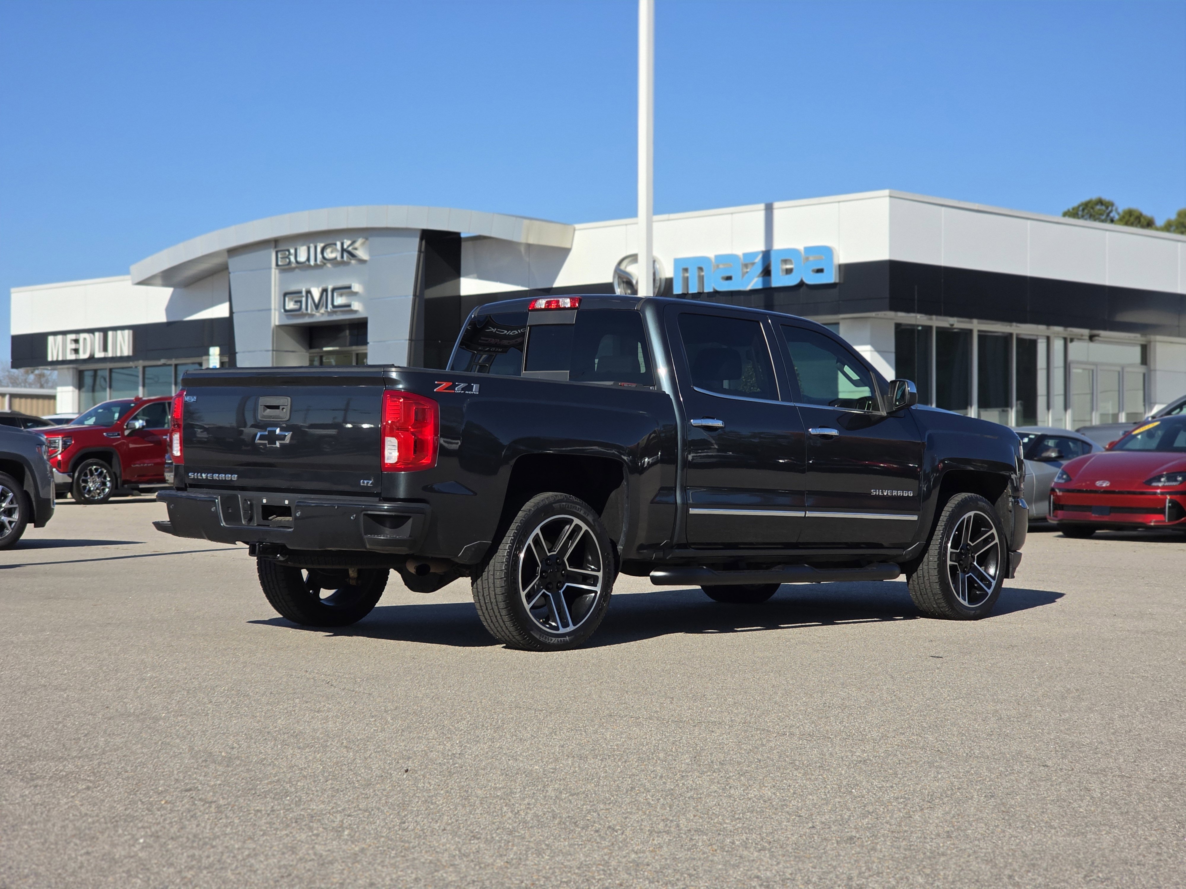 Used 2018 Chevrolet Silverado 1500 LTZ Z71 w/ LTZ Plus Package image 7