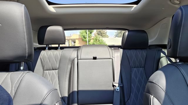 Used 2023 Buick Envision Avenir AWD/4WD image 30