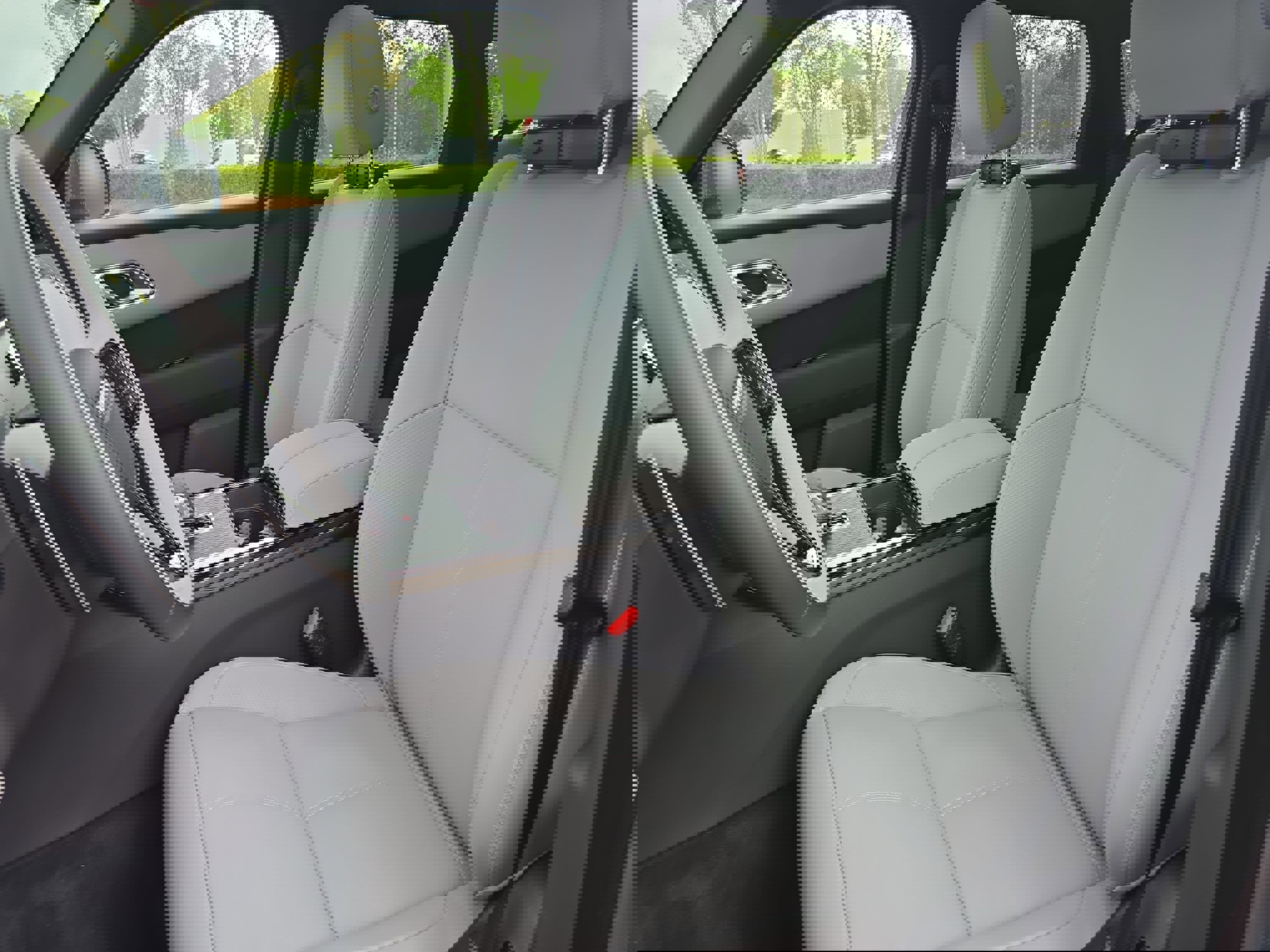 New 2026 Land Rover Range Rover Velar Dynamic SE AWD/4WD image 15