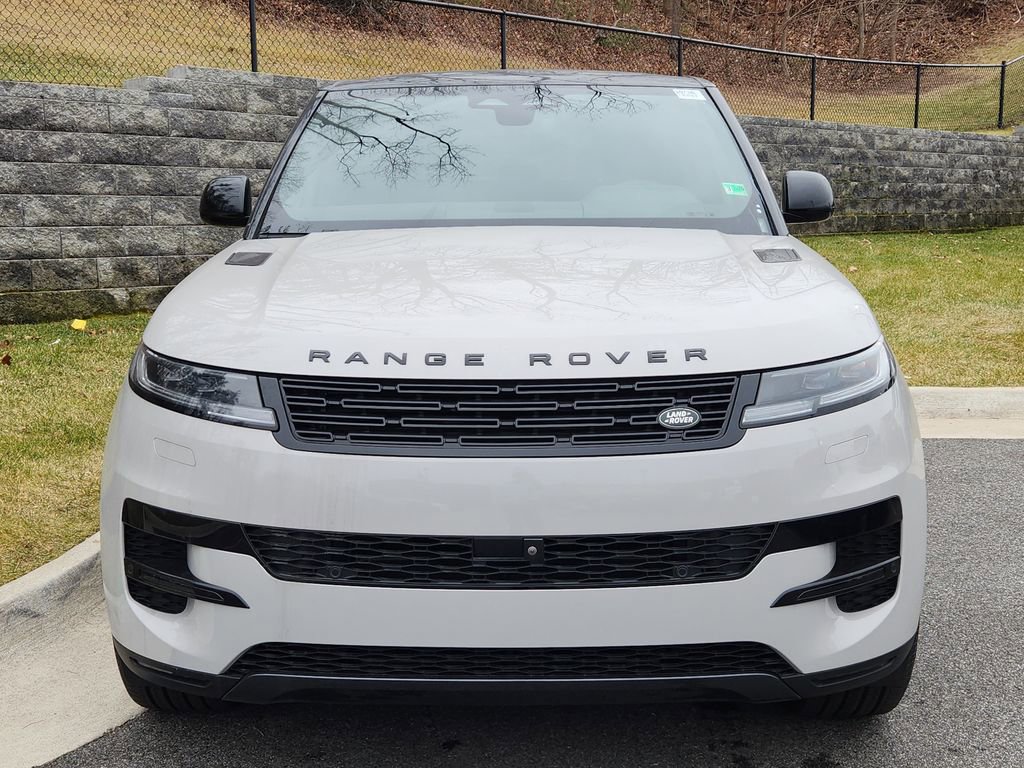 Used 2025 Land Rover Range Rover Sport SE image 8